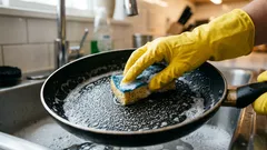 テフロンのフライパンの焦げ付き、傷つけずに落とす7手順とNG掃除